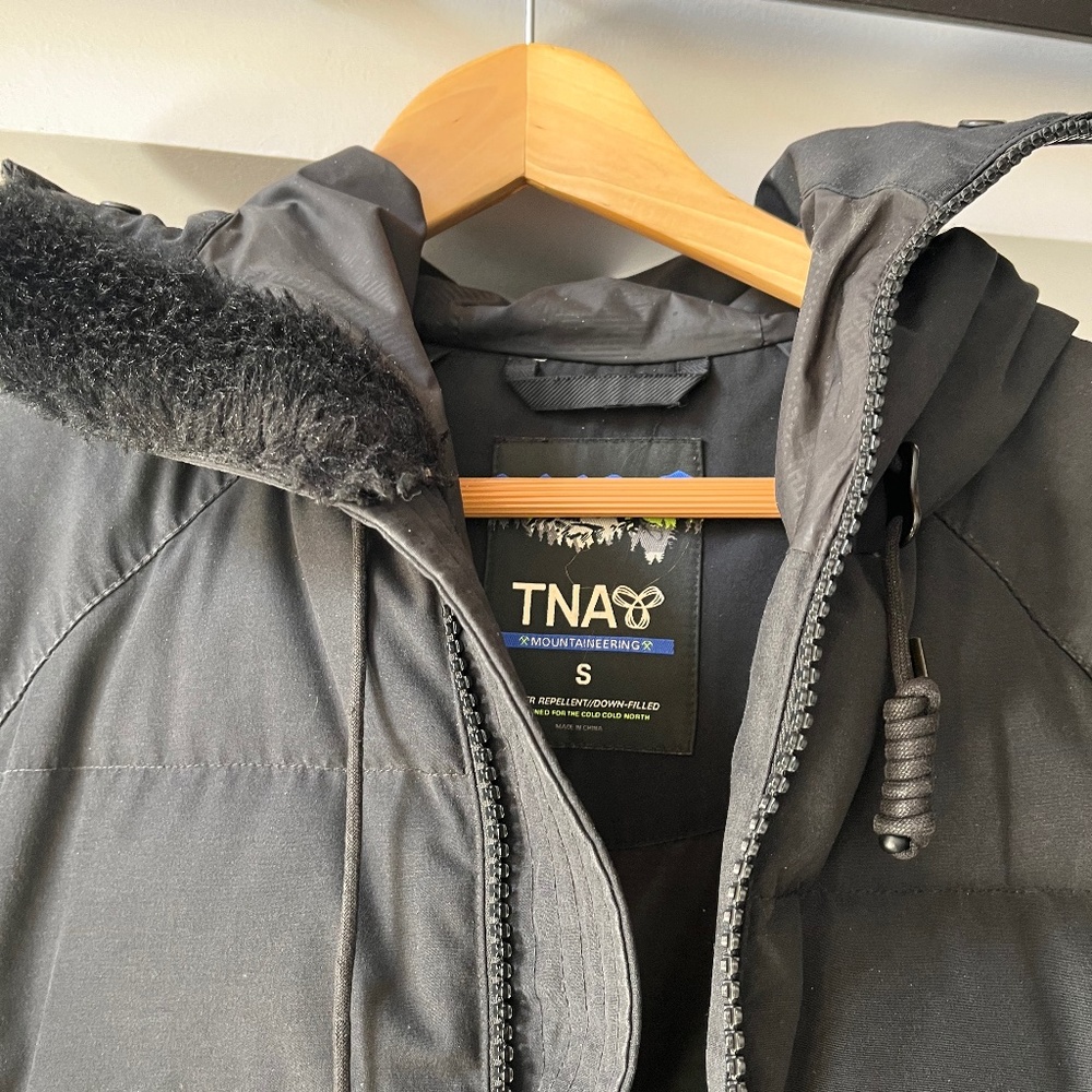 Aritzia TNA Puffer Jacket